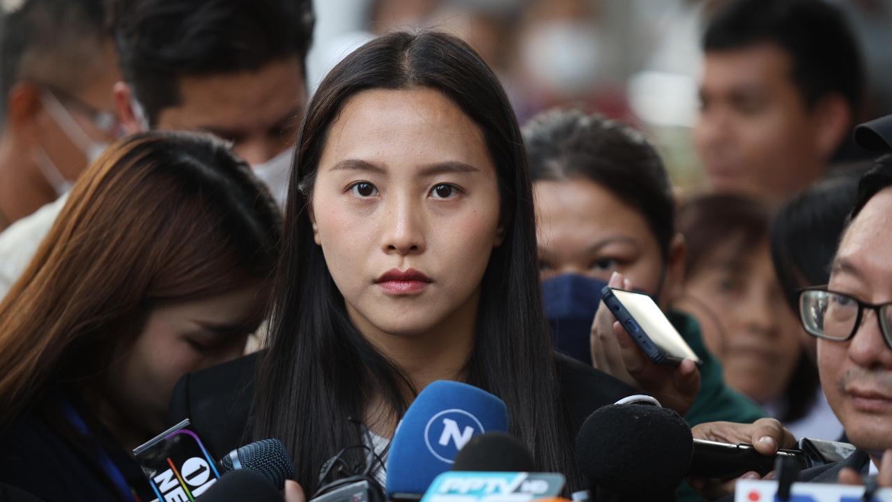 “ไอซ์” ฟาด “อิ๊งค์” กิริยาเกินเยียวยา ไร้วุฒิภาวะ - “ลิซ่า” ถามเมื่อไหร่จะทำหน้าที่นายกฯ