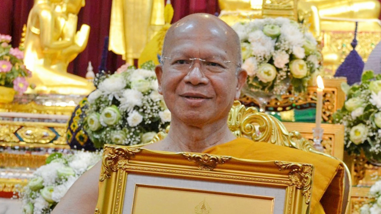 อดีตพระพรหมเมธีกลับมามอบตัว "คดีเงินทอนวัด" ขอลี้ภัยใน ตปท. ตั้งหลักสู้กว่า 7 ปี