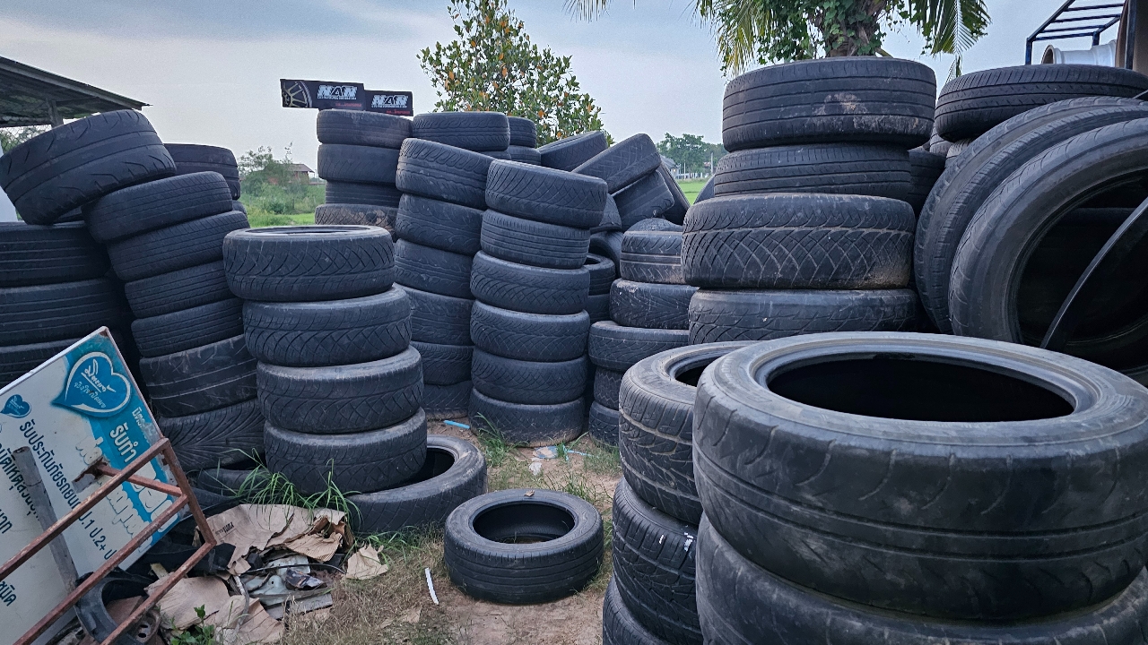 ร้านยางรถยนต์ แห่มอบยางเก่าให้ทหารทำบังเกอร์ เผยความรู้สึกเหมือนได้ช่วยชาติ