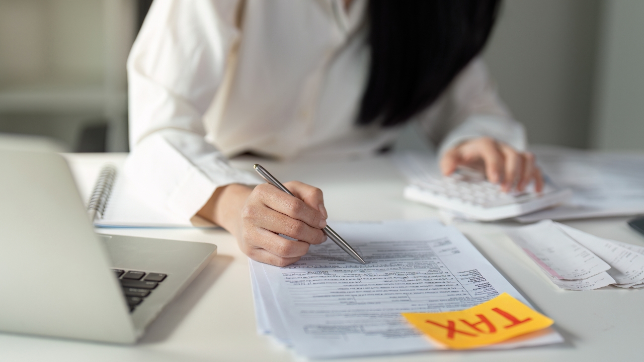 ขายของออนไลน์ ยื่นภาษีกับสรรพากรอย่างไร มีอะไรบ้างที่ควรรู้ 