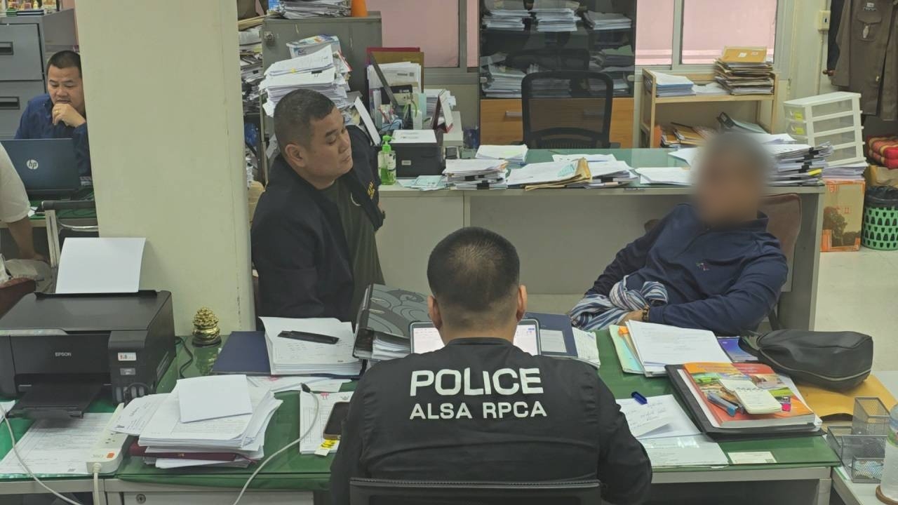 "ทวีวัฒน์" นำเอกสารยืนยันเป็นเจ้าของเงินสด 12 ล้านในกล่องพลาสติกสีเทาตัวจริง