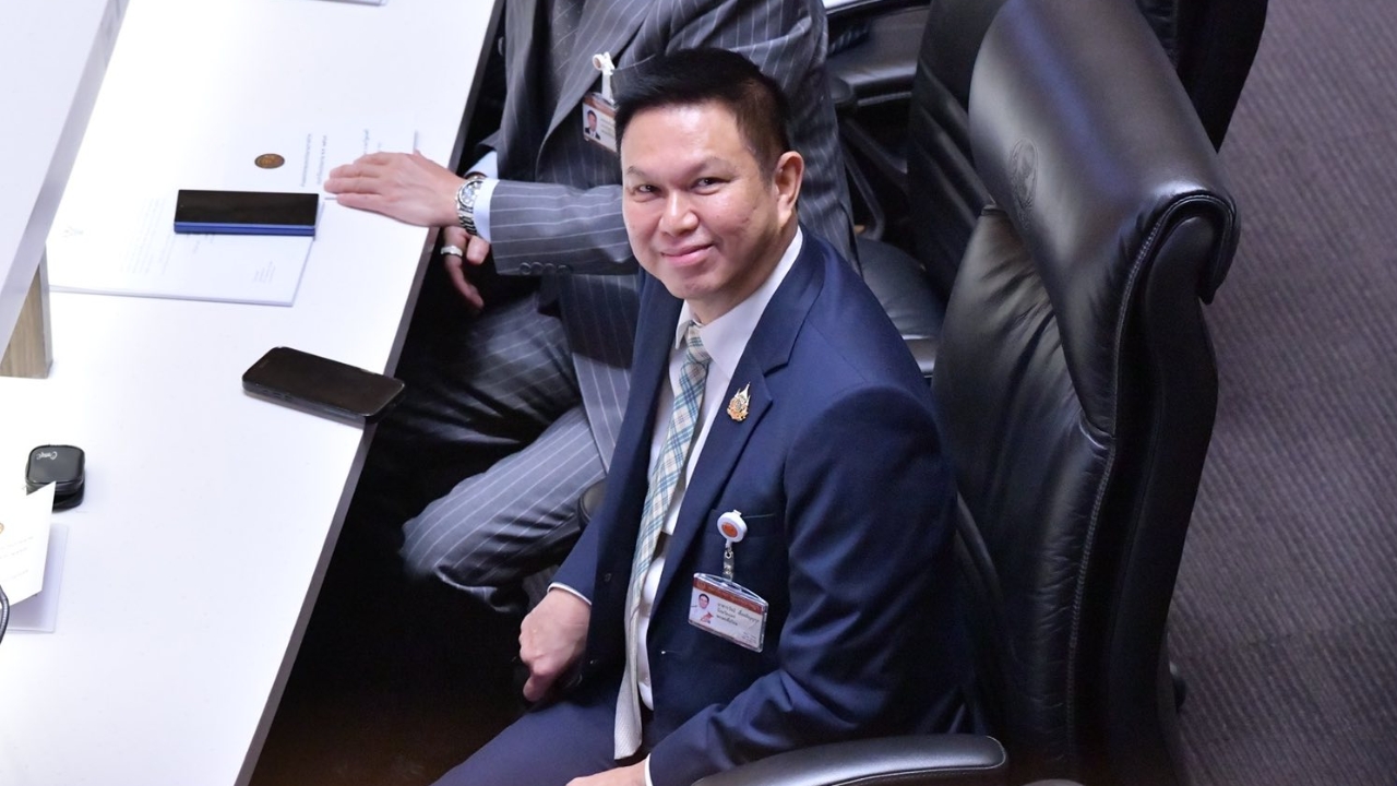“สรวงศ์” ย้ำระดับพรรคยังไม่คุยปรับ ครม. “วรวัจน์” มองทำงานแล้วไม่เหมาะก็ต้องปรับ
