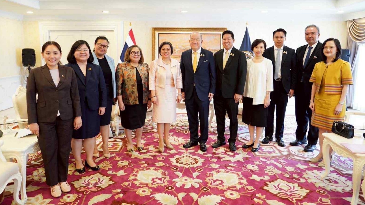 รมว.พาณิชย์พบทูตฟิลิปปินส์พร้อมประชุม รมต. การค้าร่วมกันครั้งแรกในปี 68 