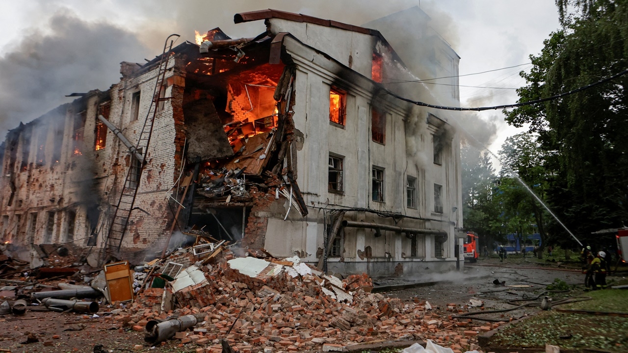 รัสเซียส่งโดรนถล่มเมืองใหญ่อันดับ 2 ยูเครน ตาย 3 ศพ เจ็บอีก 21 ราย