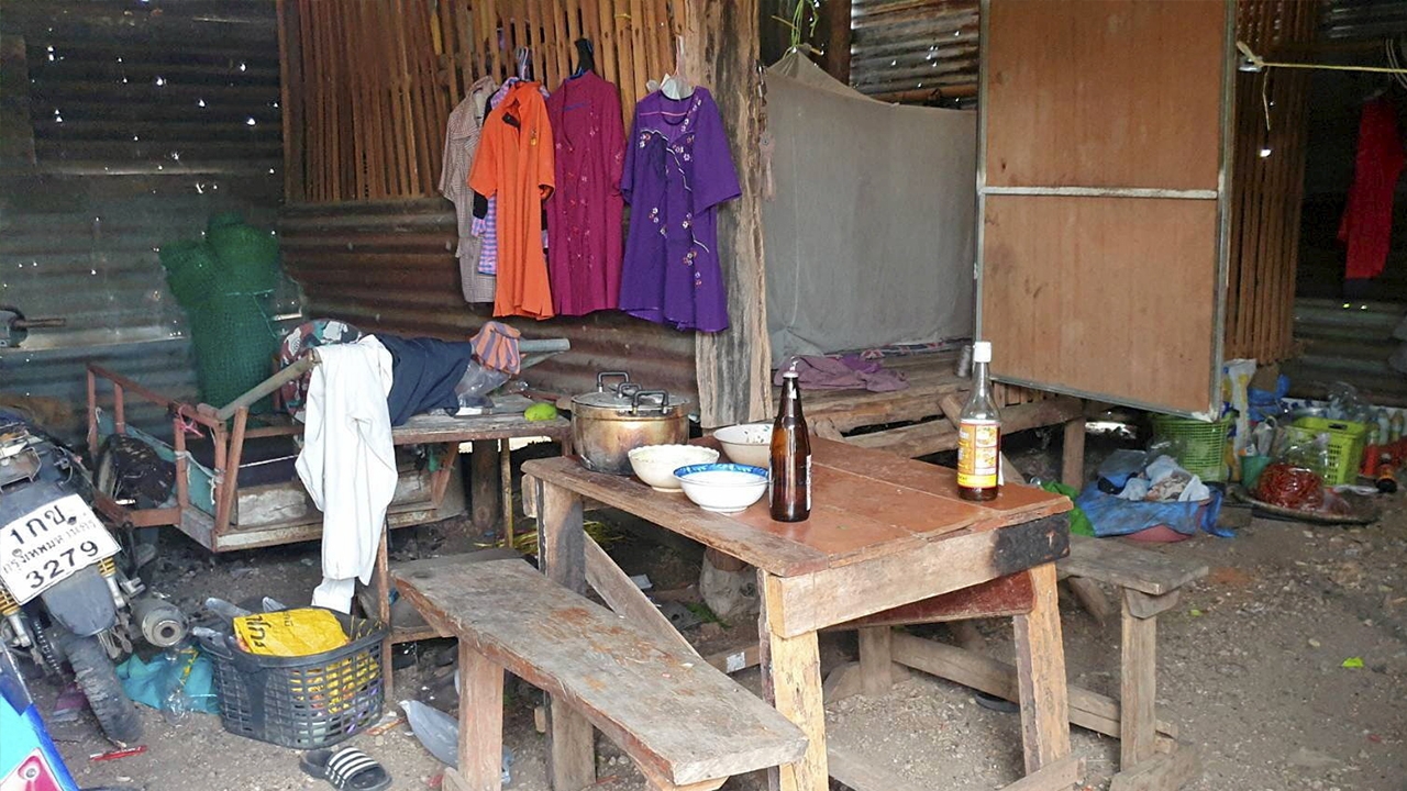 พ่อเฒ่าเมาคลั่ง ฟาดดับรุ่นน้อง เมียถูกลูกหลงเจ็บ