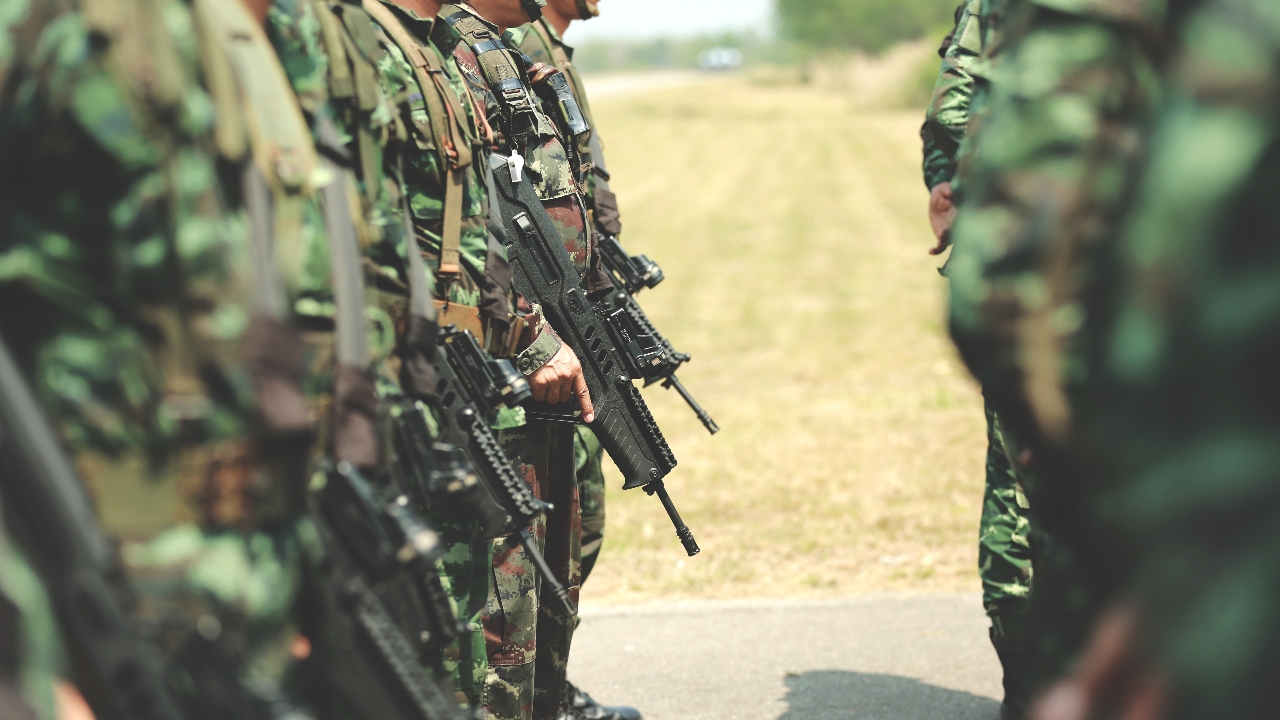 ทบ. มอบอำนาจ ผบ.กองกำลังบูรพา-สุรนารี คุมจุดผ่านไทย-กัมพูชา ตามมติ สมช.