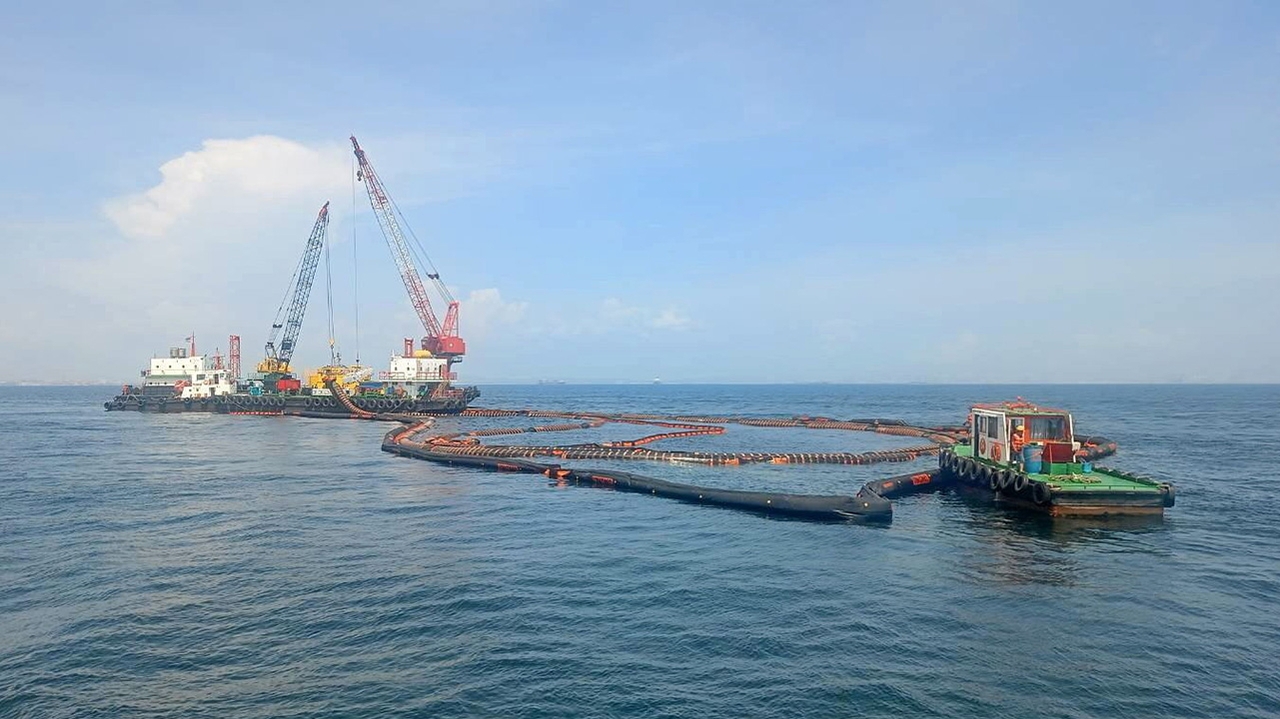 น้ำมันรั่ว