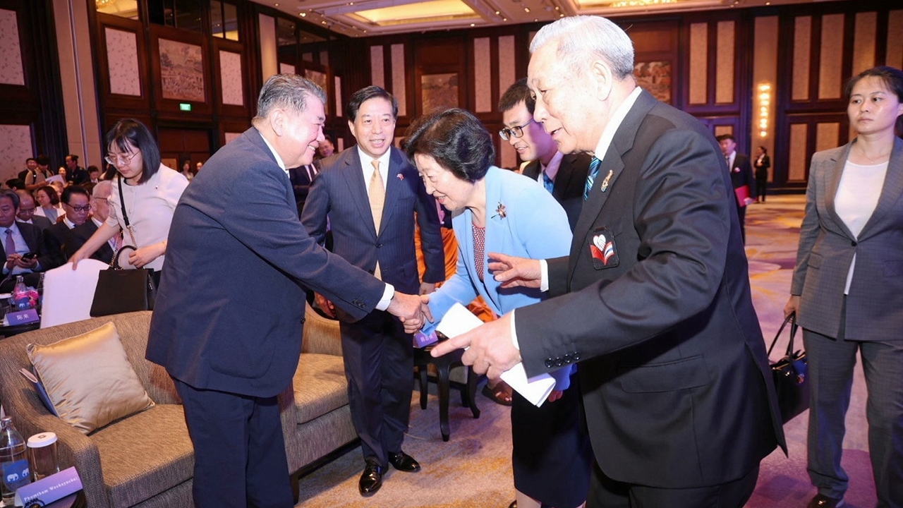 เปิดฟอรั่ม 