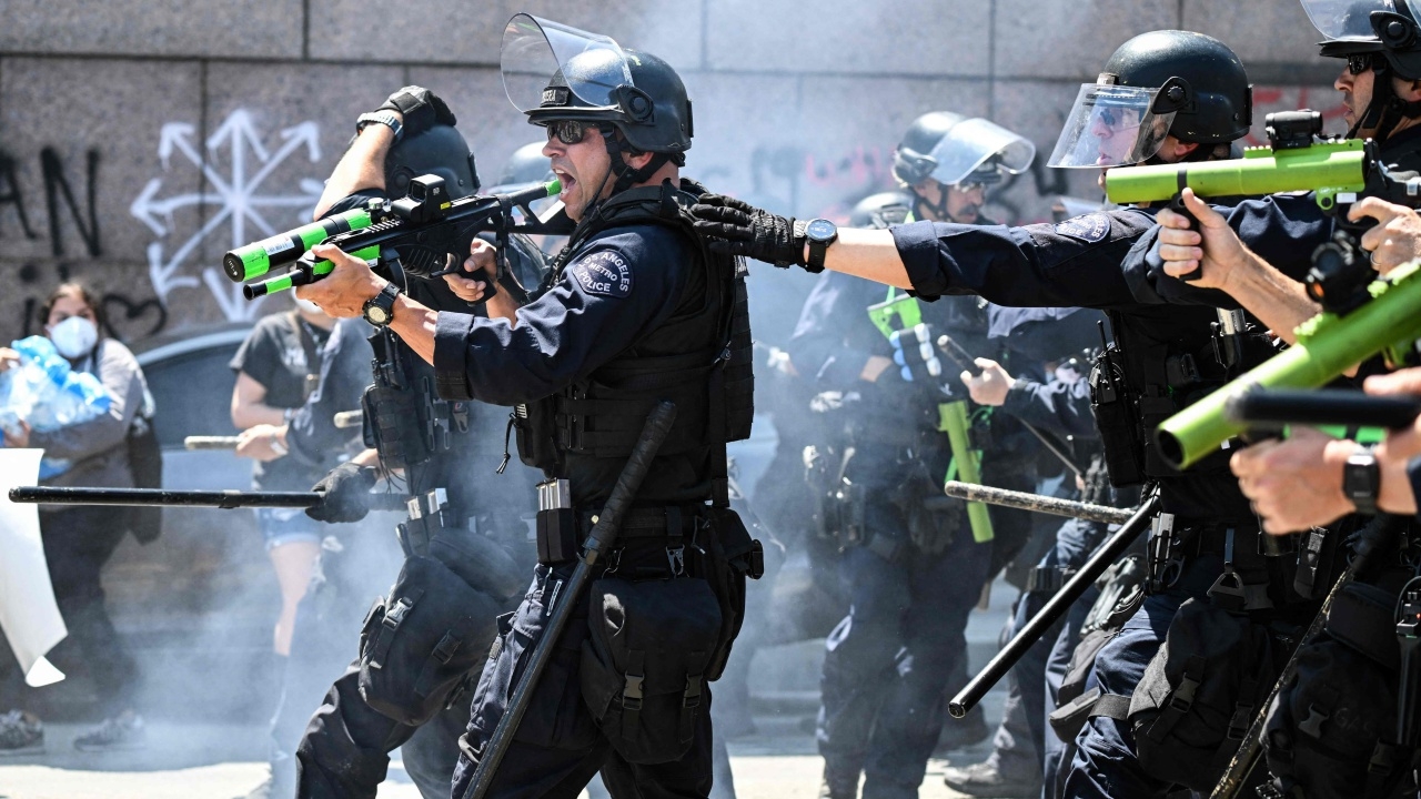 ลอสแอนเจลิสประกาศเคอร์ฟิว ทรัมป์ส่งทหารควบคุมสถานการณ์เพิ่ม