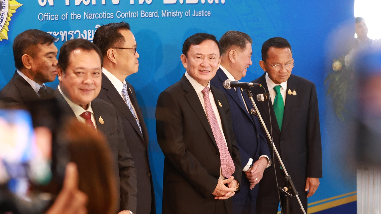 แฉไลน์หลุดแพทยสภาบางคน ด่าก่อนลงมติ “ทักษิณ” ซัดไม่มีจริยธรรมเสียเอง