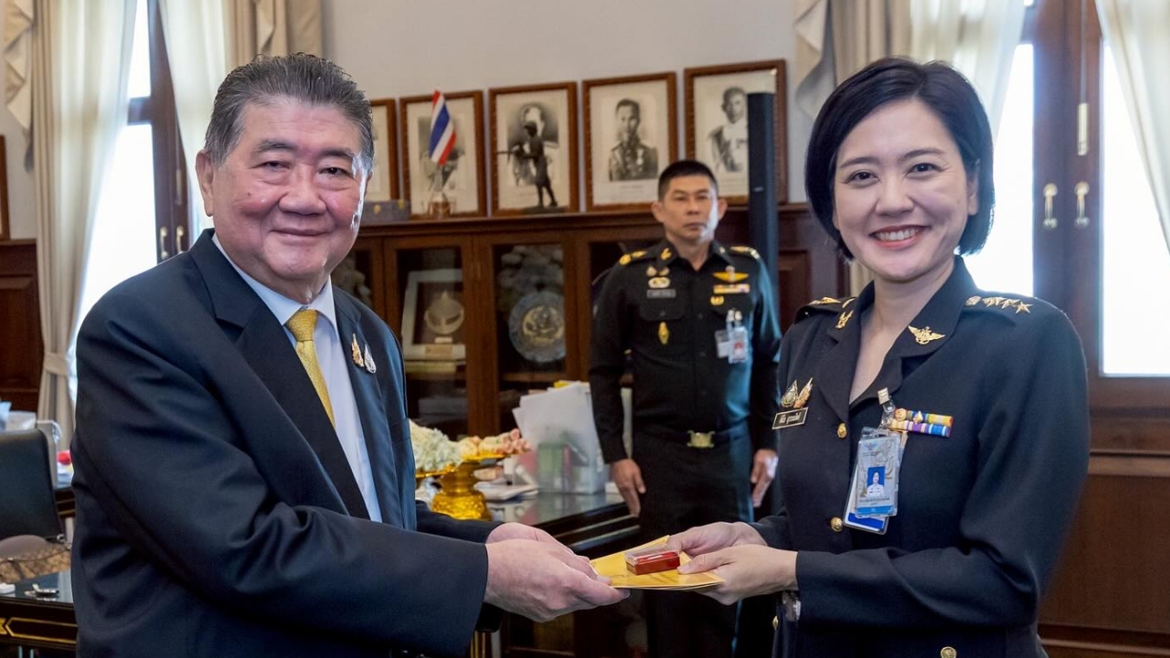 “ภูมิธรรม” เซ็นตั้ง “พ.อ.หญิงดังใจ สุวรรณกิตติ” นั่งโฆษกกลาโหมคนใหม่