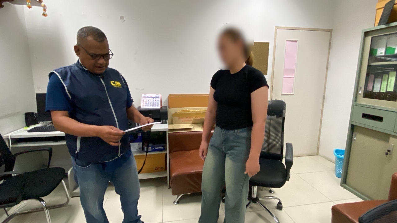 สาวบัญชีม้าไม่อยากห่างสามี ขอมอบตัวกับตำรวจ อยากติดคุกแล้วออกพร้อมกัน