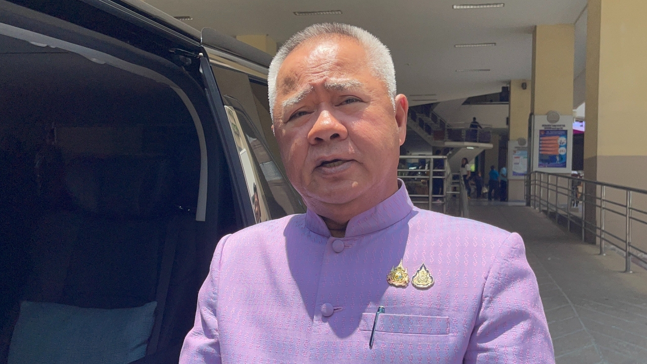 ปลัดกระทรวงแรงงาน ไม่รู้ ประกันสังคมซื้อรถตู้หรูใหม่ ขอหาข้อมูลเพิ่มก่อน