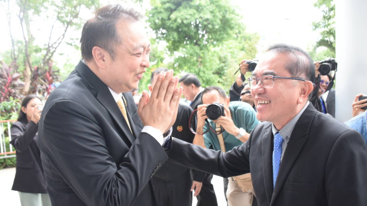 "สุชาติ" แทงกั๊กไม่พูดย้ายพรรค แต่แย้มต้องคิดเพื่อการเลือกตั้งครั้งหน้า 