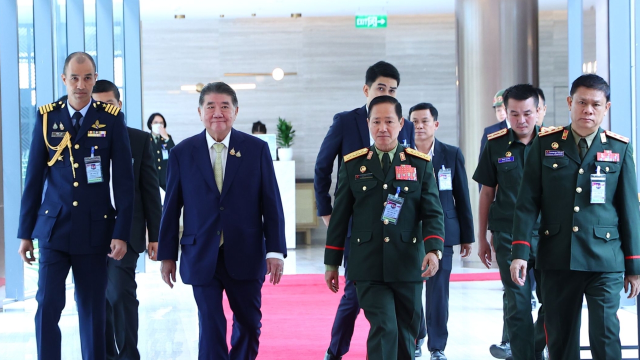 “ภูมิธรรม” ประชุมลาวสางปัญหายาเสพติด ร่วมจดทะเบียนเรือลุ่มน้ำโขง สกัดช่องทางขนส่ง