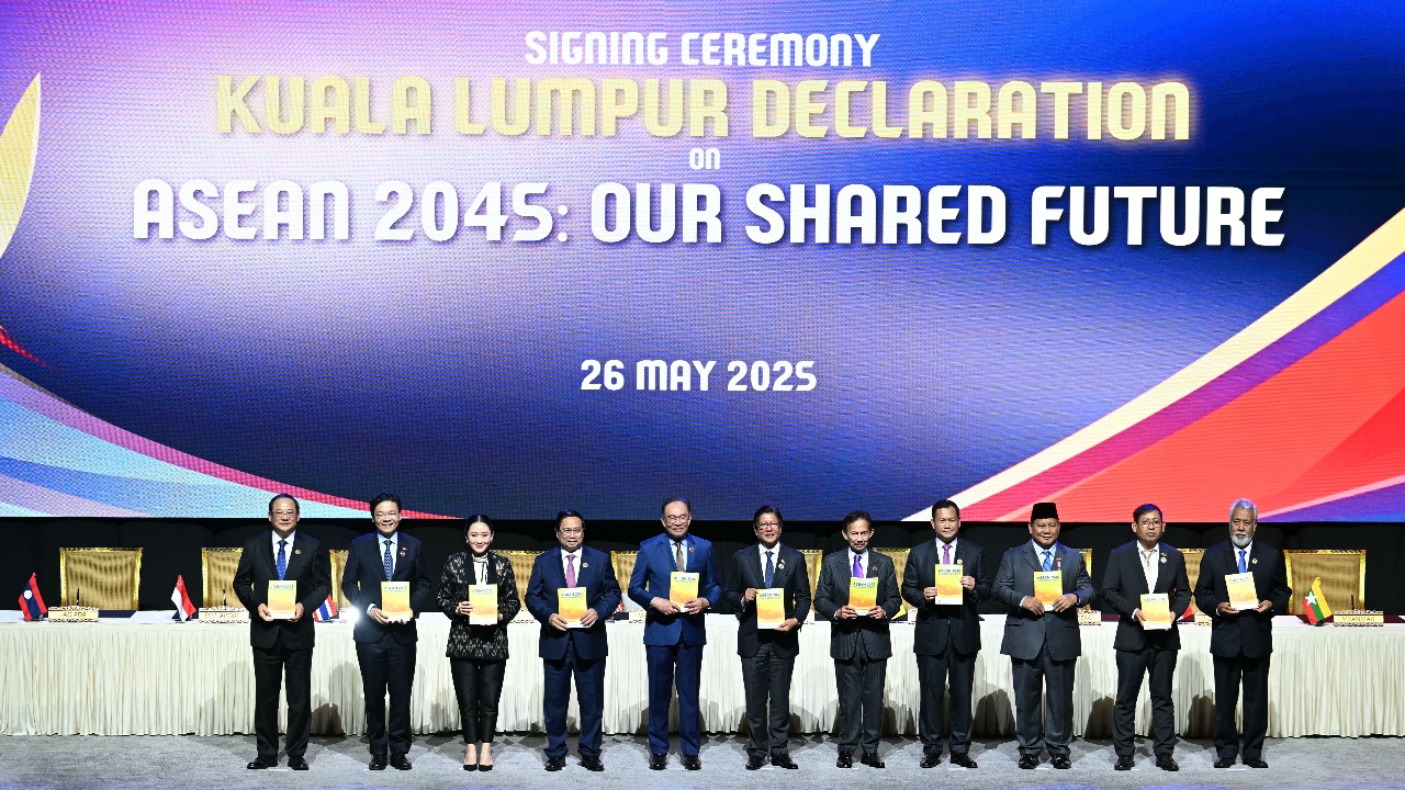 ผู้นำอาเซียนรับรอง "ปฏิญญากัวลาลัมเปอร์" กำหนดวิสัยทัศน์ขับเคลื่อนอาเซียนในอีก 20 ปี