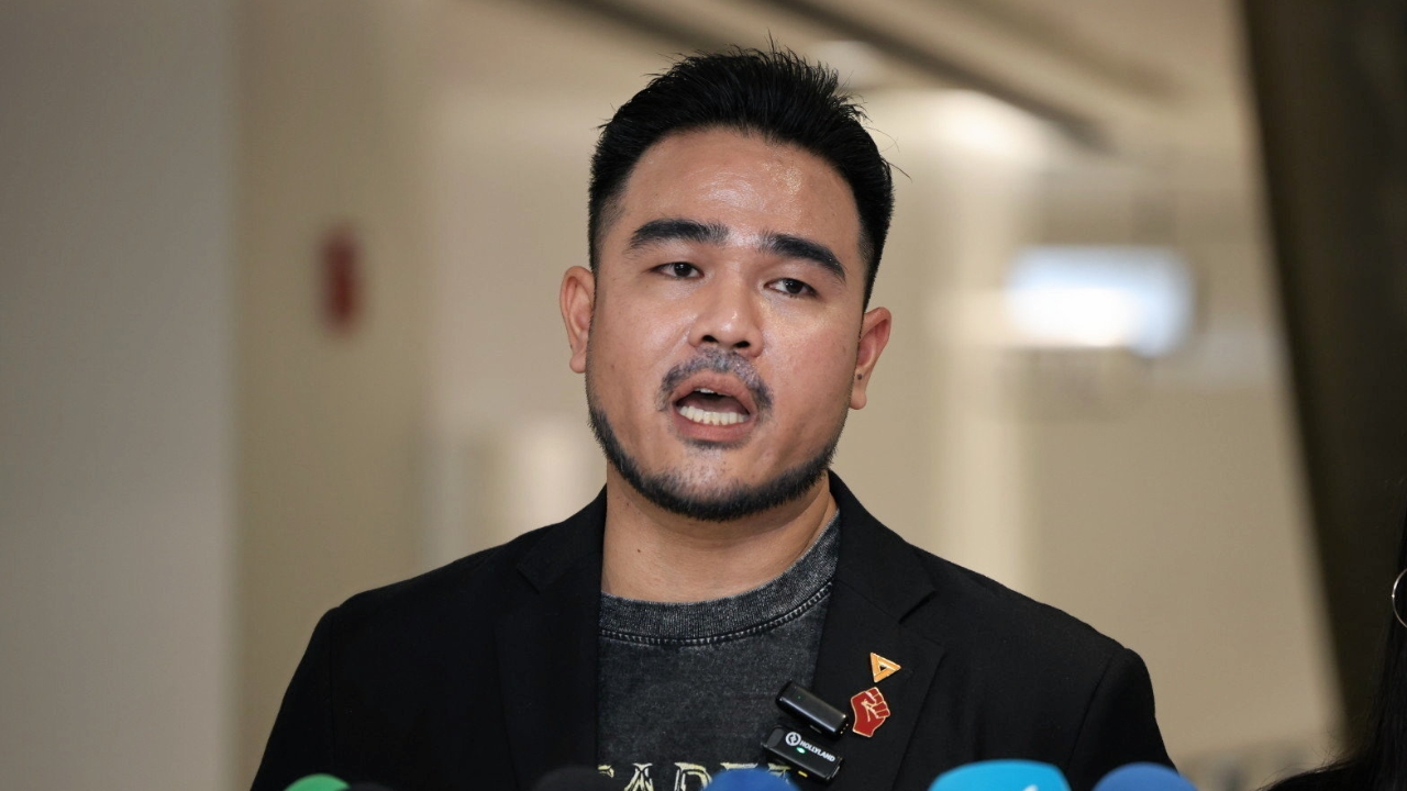 “สหัสวัต” แฉอีก อ้างประกันสังคมซื้อรถหรู เพิ่งถอยใหม่ 2 คัน ซ้ำเปิดช่องบริจาคเป็นมือ 3