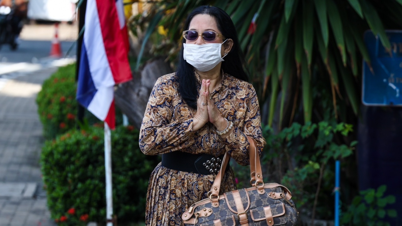 แม่แตงโม-ทนายเดชา เดินทางมาฟังคำพิพากษา "คดีแตงโม" ศาลจังหวัดนนทบุรี