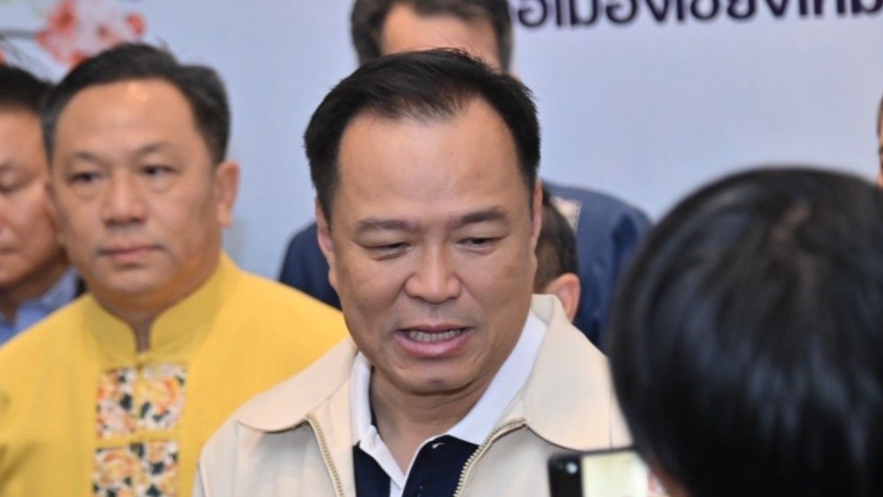 “อนุทิน” สั่งระดมบิ๊กแบ็กป้องกันถนนที่เสียหายจากน้ำท่วมแม่สาย