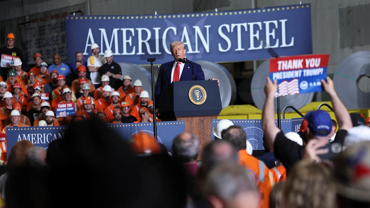 โดนัลด์ ทรัมป์ ประกาศขึ้นกำแพงภาษีเหล็ก-อะลูมิเนียมอีกเท่าตัวเป็น 50%