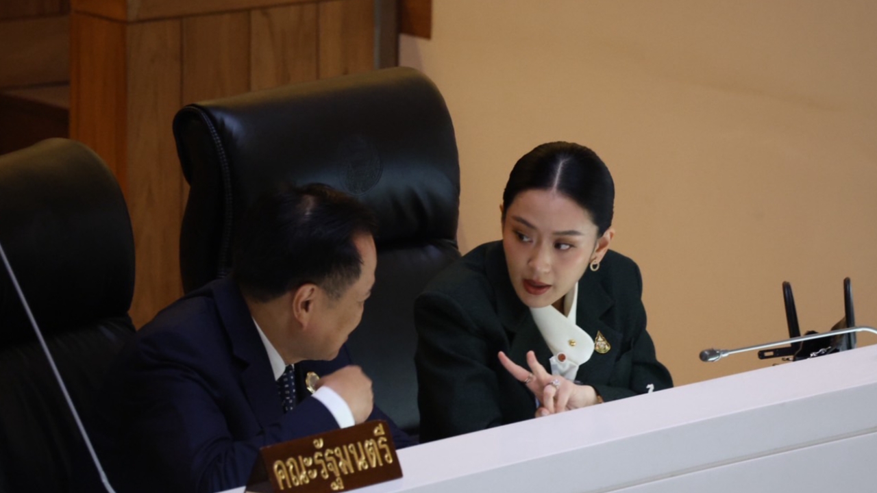 “อนุทิน” บอกคุย “อิ๊งค์” บนบัลลังก์เรื่องงาน ไม่มีเรื่องยึดมหาดไทยคืน