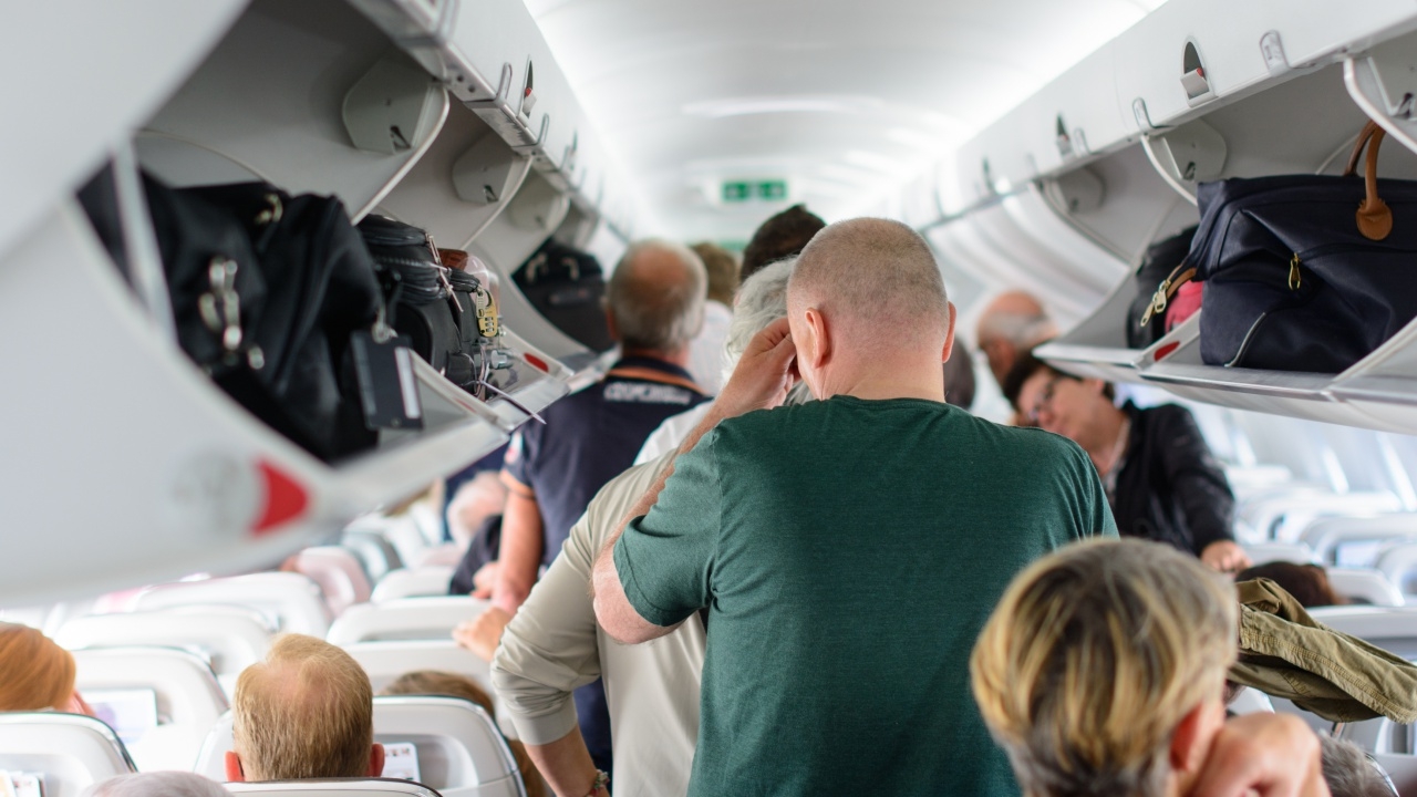 ตุรกีจ่อปรับกว่า 2,000 คนลุกขวางทางเดิน ก่อนเครื่องบินจอดที่เกต