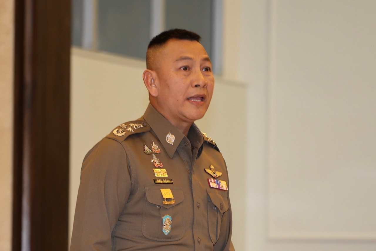 ผบ.ตร. ยันกล้านั่ง ฮ.ตำรวจ แม้ยังตรวจสอบไม่เสร็จ สั่งสอบแชตนักบิน