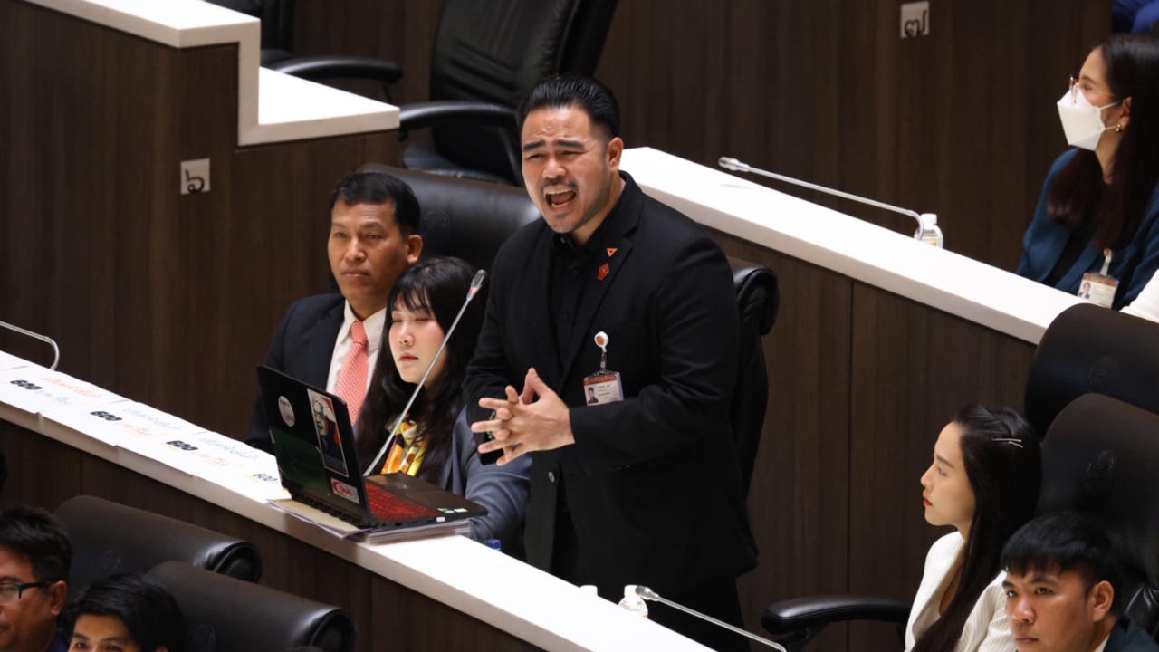 “สส.สหัสวัต” อัดประกันสังคม ใช้เงินทำปฏิทิน ซื้อรถหรู ซื้อตึก อีก 20 ปี ไม่เจ๊งก็แปลก