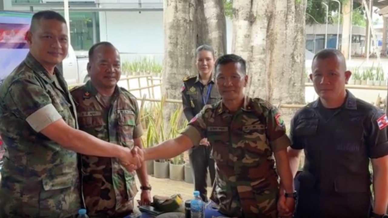 ชื่นมื่น ทหารไทย-กัมพูชา ร่วมโต๊ะอาหารเช้า ยกระดับความสัมพันธ์-ลดตึงเครียด