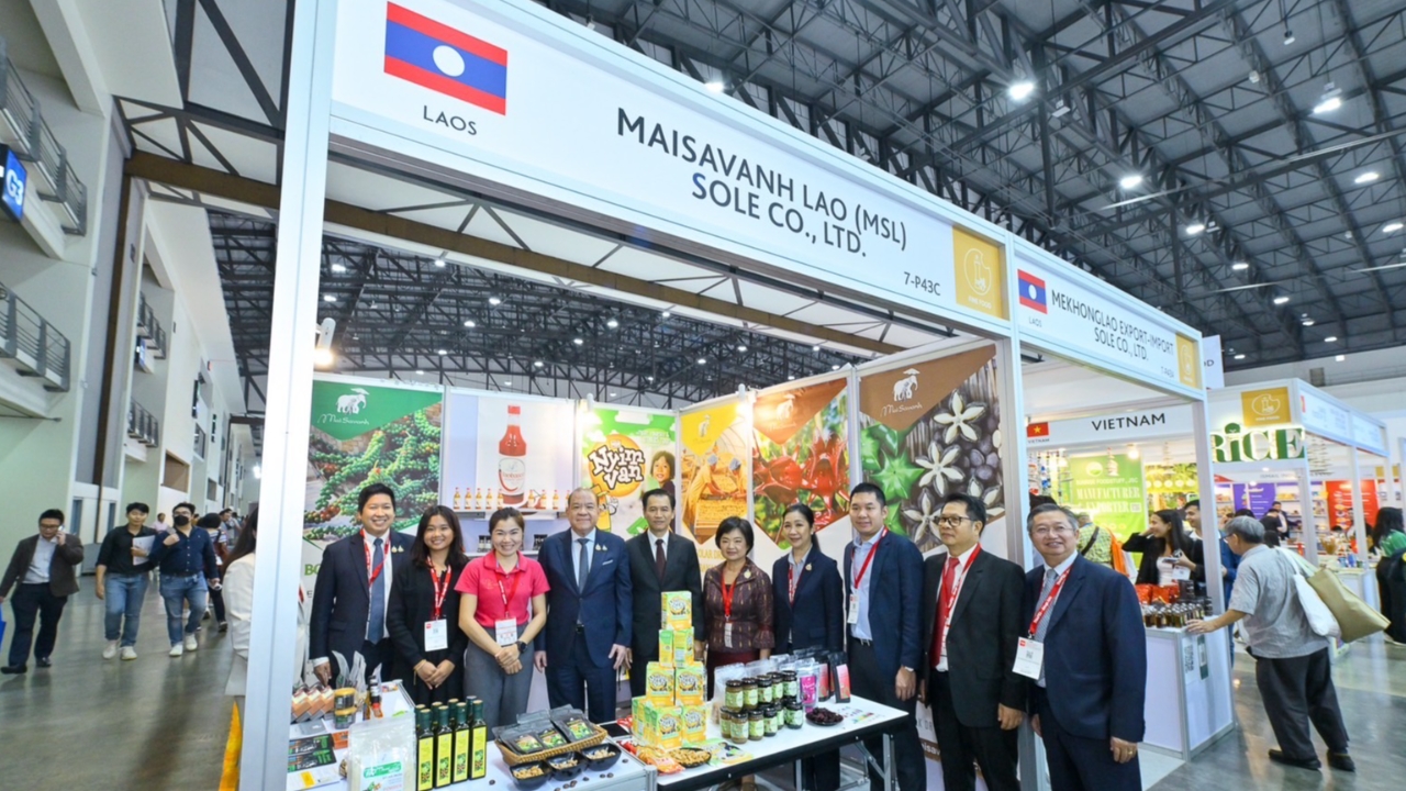 รมว.พาณิชย์ หนุนเศรษฐกิจไทย-ลาว ตั้งเป้าการค้า 2 ประเทศ 11,000 ล้านดอลลาร์