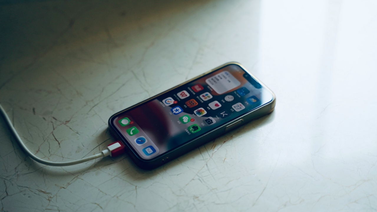 iOS 19 มาพร้อมคุณสมบัติใหม่แสดงสถานะการชาร์จแบตเตอรี่บนหน้าจอ