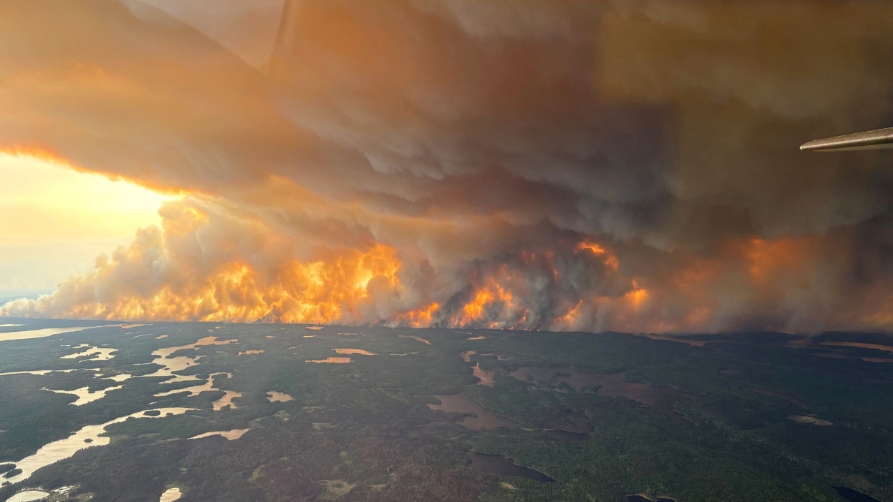 แคนาดาประกาศภาวะฉุกเฉิน-อพยพ 17,000 คนหนีไฟป่า