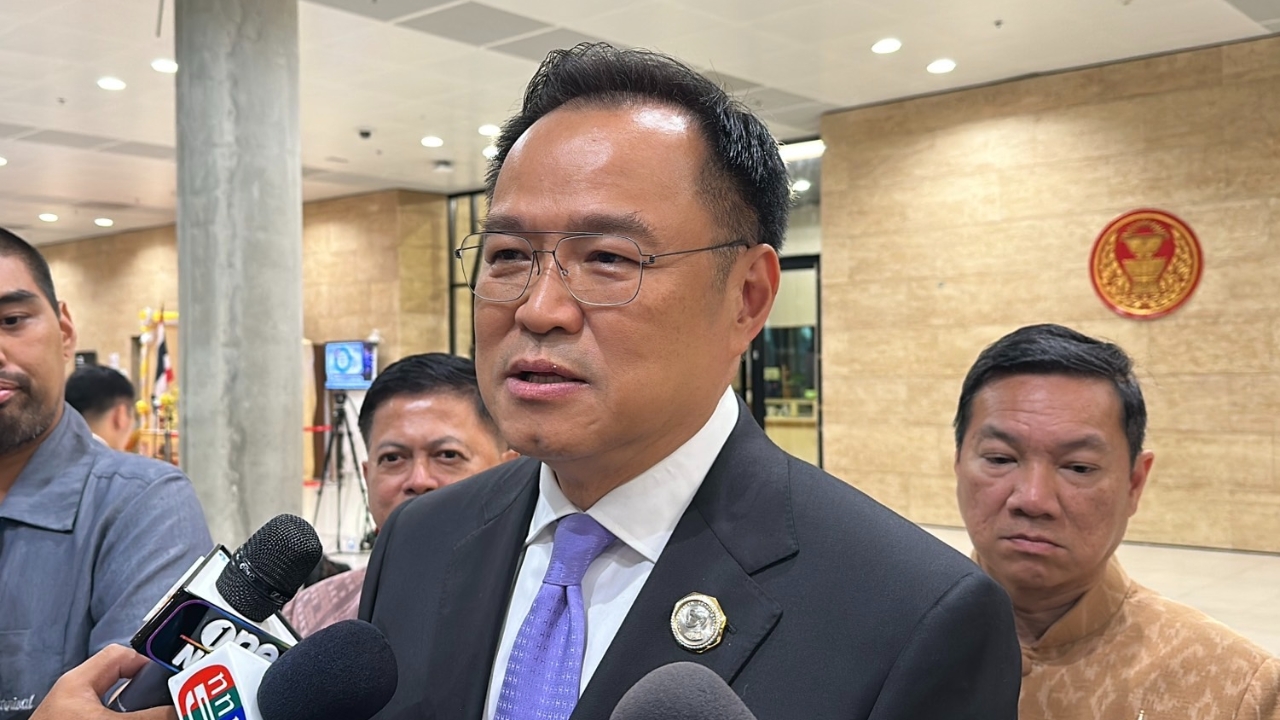 “อนุทิน” ร้องเพลงตอบ ถูกถามปมวีโต้มติแพทยสภา ปัดเป็นนายกฯ สำรอง