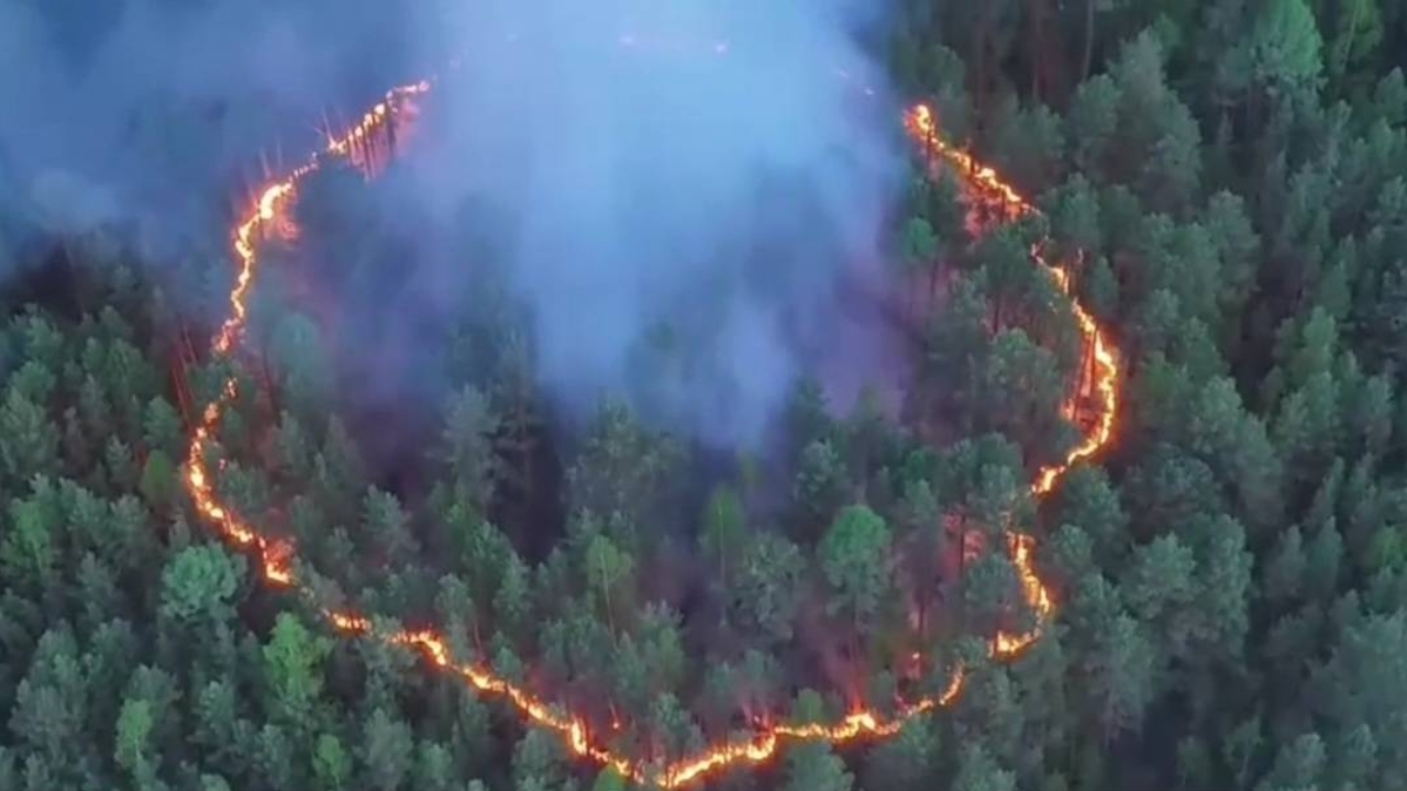 ตะลึง เผยภาพ "วงแหวนแห่งไฟ" ไฟป่าไหม้เป็นวงกลมที่รัสเซีย