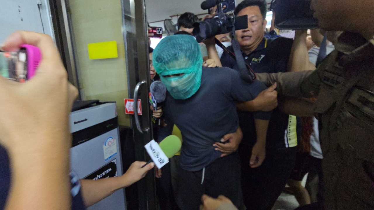 จับได้แล้ว "ชายคลั่ง" ยิงดับ 3 ศพ ที่สุพรรณบุรี หลังหนีไปหลบบ้านเพื่อน