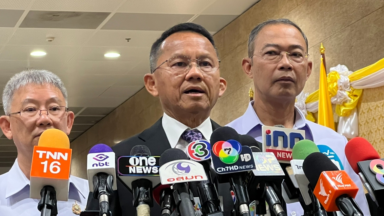 “สมศักดิ์” แจงปมวีโต้มติแพทยสภา ไม่มีใบสั่ง ปัดคุย “ทักษิณ” ยันไม่มีเอื้อ