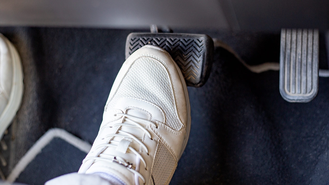 นักขับต้องรู้ "รถเบรกแตก" ต้องทำอย่างไร