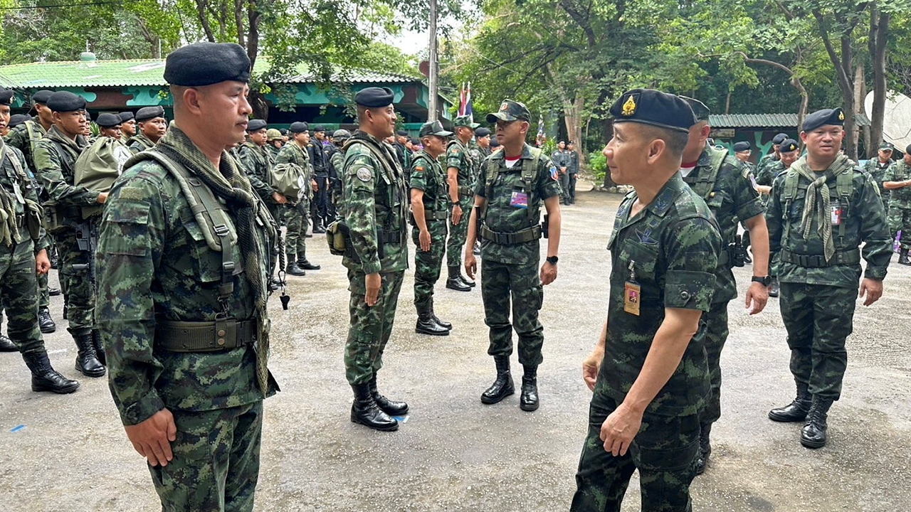 เยี่ยมกำลังพล