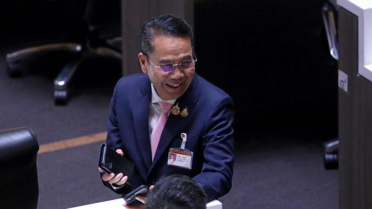 “สุทิน” เตือนภูมิใจไทยยื่นอภิปรายไม่ไว้วางใจอาจเข้าตัว แซะ ให้เกียรติผู้นำฝ่ายค้านด้วย