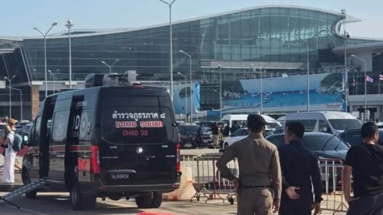 ระทึก พบจยย.ต้องสงสัย คาดซุกระเบิด จอดหน้าสนามบินภูเก็ต EOD เร่งตรวจสอบ