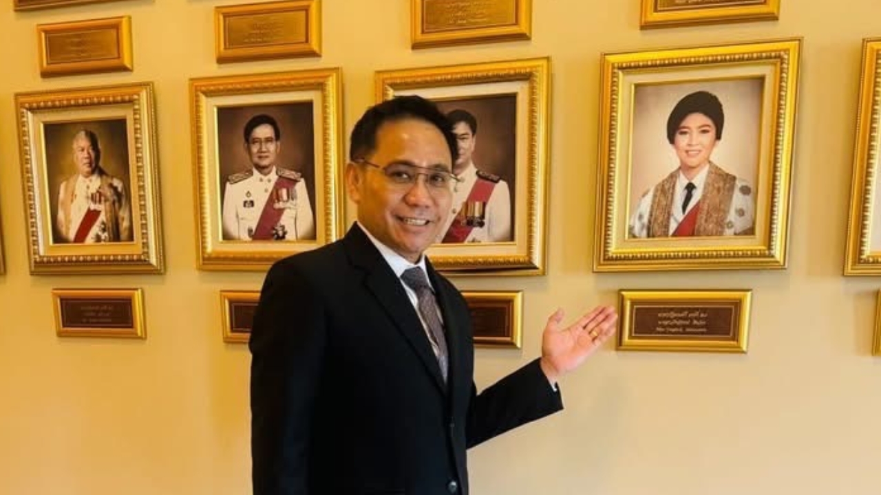 “นรวิชญ์” ลั่นพร้อมดูแลคดี “อิ๊งค์” - ชี้รูป “ยิ่งลักษณ์” พร้อมทิ้งปริศนา ใกล้เข้ามาแล้ว