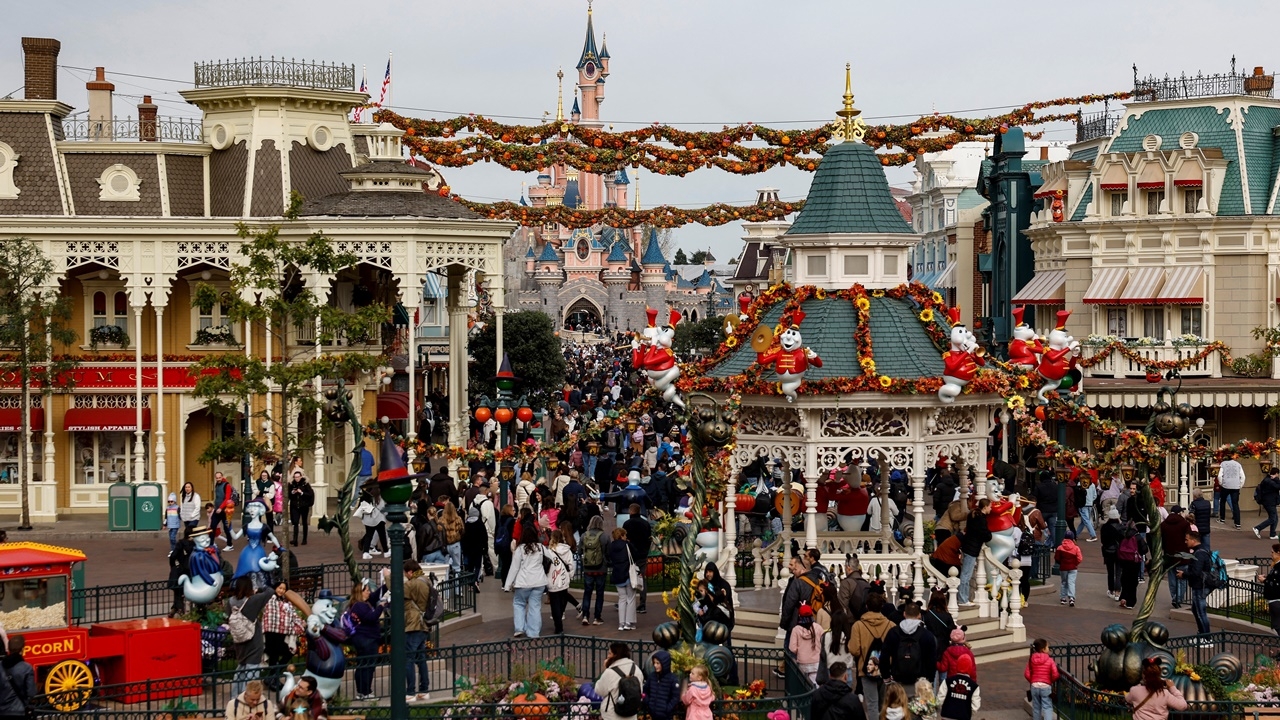 หนุ่มอังกฤษโดนจับ ฐานจัดงานแต่งจำลองกับ ด.ญ. 9 ขวบที่ดิสนีย์แลนด์