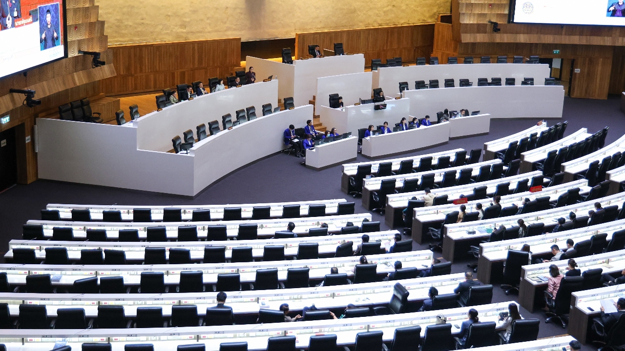 สภา จัดขั้วรัฐบาล-ฝ่ายค้านใหม่ ภท.ขาดอีก 30 เสียงเปิดซักฟอกได้