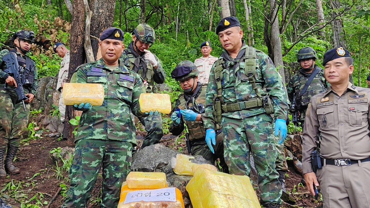 หลายหน่วยระดม กวาดยาบ้า 20 ล้านเม็ด ล้างลอตใหญ่ นท.หนีรถคว่ำ