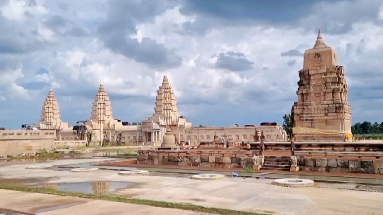 วัดภูม่านฟ้า ยันไม่ได้เลียนแบบนครวัด ไม่กังวลกัมพูชาขู่ฟ้องศาลโลก