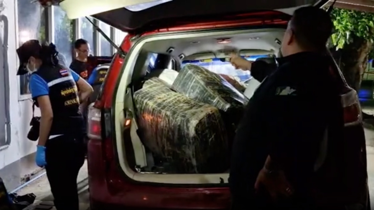 รถ SUV เสียหลักชนตีนเขา พบยาบ้าซุกเต็มรถ 3.2 ล้านเม็ด คนขับหายเข้ากลีบเมฆ