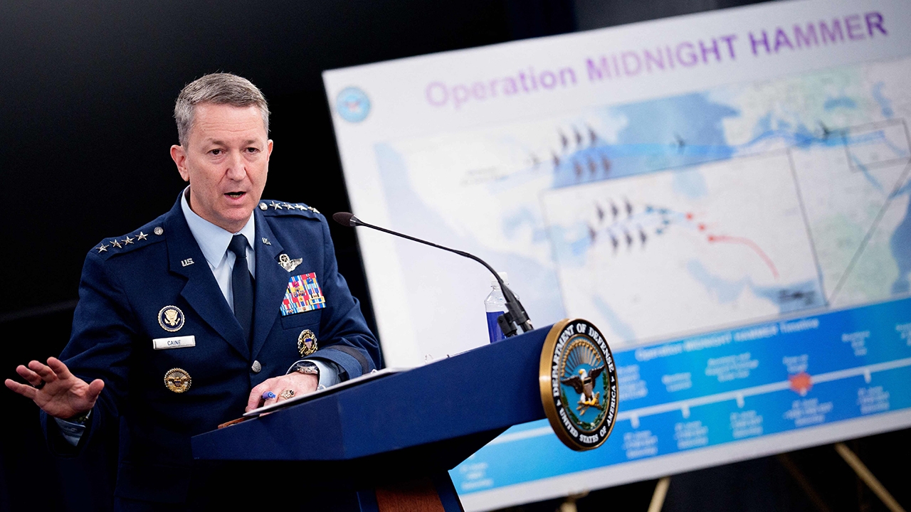 มะกันบอมบ์ถล่มอิหร่าน บินบี-2 ล่องหน ทิ้งไข่เหล็ก 3 จุด "ศูนย์นิวเคลียร์"