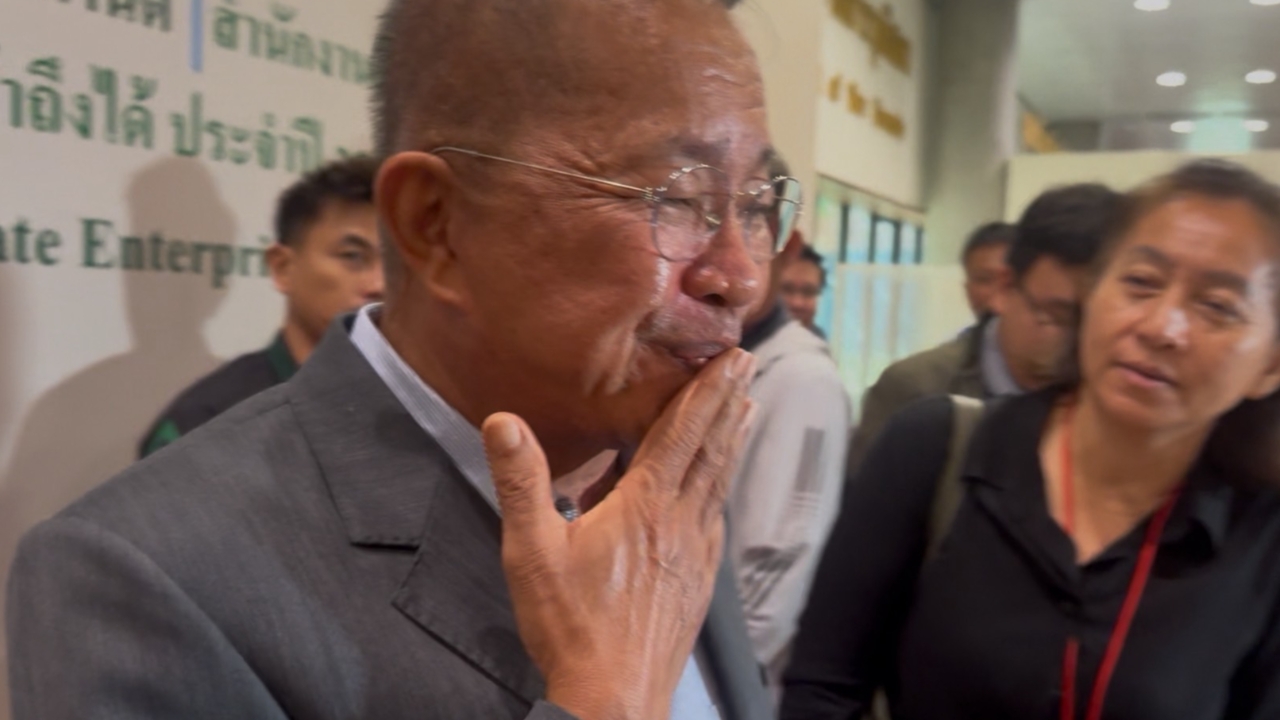 “มงคล” เอามือปิดปาก ไม่ขอตอบเรื่องการเมือง หลัง ภท. จ่อยื่นอภิปรายไม่ไว้วางใจ