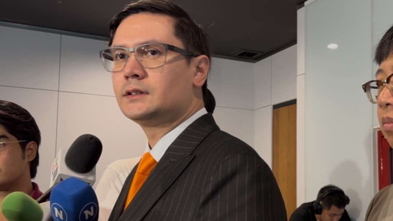 “โรม” บอกอย่าสนใจ “ฮุน เซน” ปั่นข่าวเปลี่ยนนายกฯ ใน 3 เดือน หวังแทรกแซงไทย