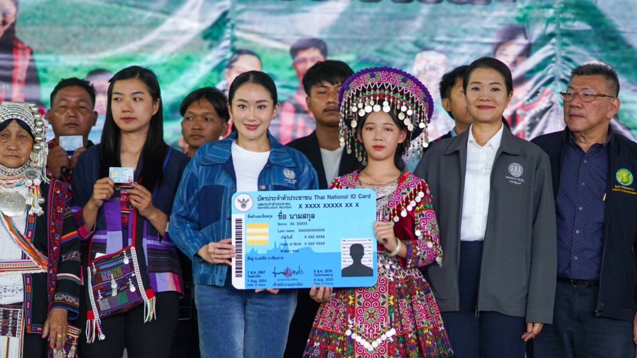 “นายกฯ อิ๊งค์” มอบบัตรประชาชนกลุ่มชาติพันธุ์ ปลื้มใจขั้นตอนขอสิทธิ์ เหลือแค่ 5 วัน